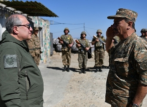 Армен Саркисян посетил боевые позиции Вооруженных сил РА