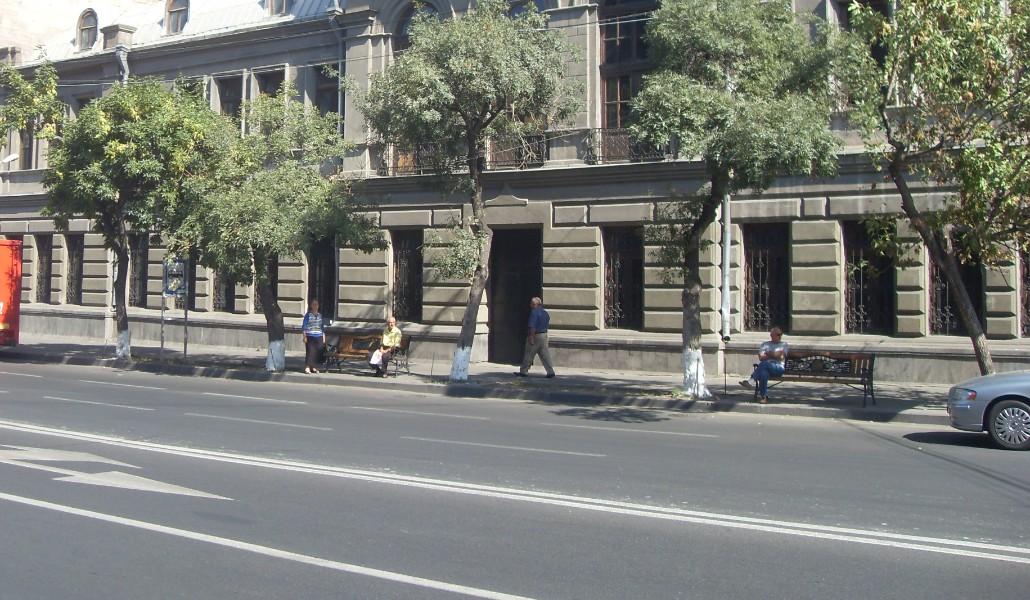 Հռիփսիմյան_օրիորդաց_դպրոցի_շենք,_Երևան,_Ամիրյան_փողոց_05