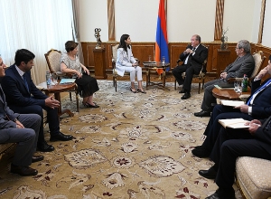 Armen Sarkissian receives representatives of Teach for Armenia foundation