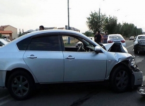 На проспекте Маштоца столкнулись 3 автомобиля: есть раненые