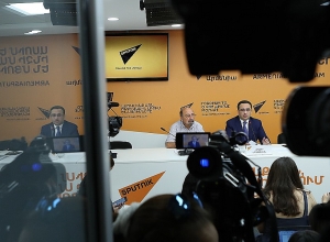 Ինչպե՞ս կապ չտեսնեմ. Վիկտոր Սողոմոնյանը՝ Դավիթ Գրիգորյանի լիազորությունները դադարեցնելու մասին