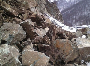Дорога Ванадзор - Гюмри перекрыта из-за искусственного камнепада