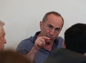 ПРЯМОЙ ЭФИР: Адвокат Р. Кочаряна обратится к аресту последнего