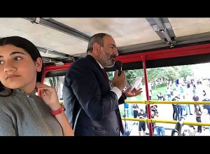 Վարչապետը որպես զբոսավար օտարերկրացի զբոսաշրջիկներին ներկայացրել է մայրաքաղաք Երևանը