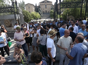 Tense situation on Baghramyan Avenue