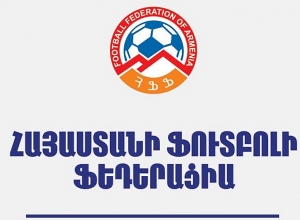 Հավաքականի գլխավոր մարզչի ասուլիսը չեղարկվեց, ֆուտբոլային խաղերը հետաձգեցին