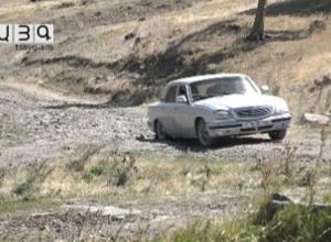 Լավ «ռուլավիկ» չեղար կթռնիս ձորը. կարմրաքարցիները ճանապարհի վիճակից են բողոքում