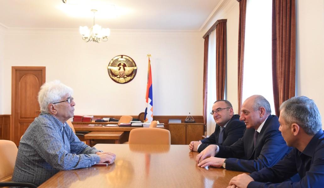 230819RobertAmirkhanyan