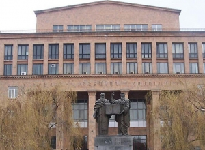 Դատարանը ԵՊՀ ղեկավարությանը պարտավորեցրել է աշխատանքից չազատել Վահագն Վարագյանին