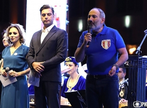 Տոնական համերգ՝ Գյումրիի գլխավոր հրապարակում.Live