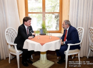 Վարչապետն աշխատանքային ճաշ հանդիպում է ունեցել Շվեդիայի խորհրդարանի պատվիրակության հետ