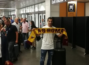 Генрих Мхитарян прибыл в Рим