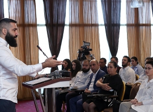 «Ադեկվադ» կուսակցության հիմնադիր համագումարը՝ ուղիղ