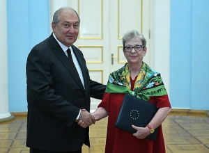 Новоназначенный руководитель делегации ЕС в Армении вручила президенту Саркисяну верительные грамоты