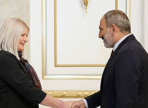 Nikol Pashinyan holds farewell meeting with UK Ambassador