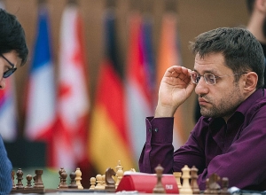 Левон Аронян сыграл вничью в первой четвертьфинальной партии