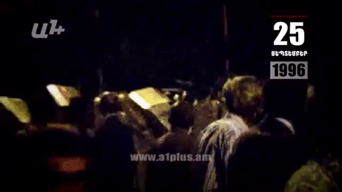 Календарь: 25-е сентября: Народ переходит в наступление, сорвав железные решетки парламента