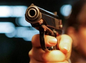 27-летний молодой человек открыл стрельбу из пистолета