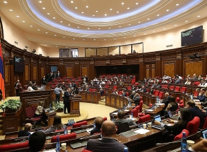 Сурен Григорян представляет основания для прекращения полномочий судьи КС Грайра Товмасяна