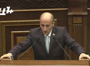 ԱԺ-ն ընդունեց  Թովմասյանի լիազորությունները դադարեցնելու հարցով  ՍԴ դիմելու մասին նախագիծը