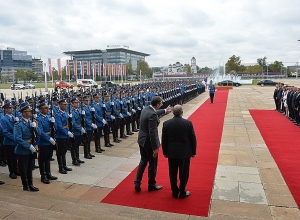 Во дворце Сербии состоялась официальная церемония встречи президента Армении