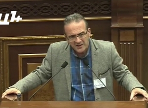 Արթուր Սաքունցը համեմատություններ է անում.