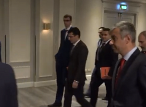 «Это  - нелепые слухи»: Никол Пашинян о слухах об увольнении Давида Тонояна