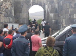 В “Гарни” Кардашьян у входа в музей ждали с раннего утра