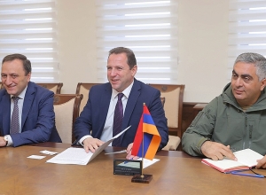 Министр обороны Армении принял посла Германии