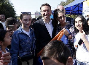 Հայկ Մարությանը միացել է Երևանի օրը նշող քաղաքացիներին