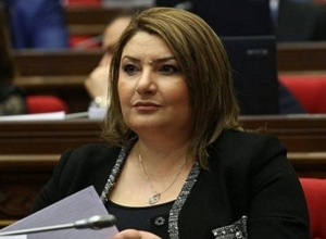 Ծրագրից հանվում է 3 առարկա, որոնցից յուրաքանչյուրը սկսվում է հայ բառով․ Իվետա Տոնոյան