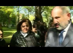 Փաշինյանը հարգանքի տուրք է մատուցում Հոկտեմբերի 27-ի ոճրագործության զոհերի հիշատակին.