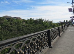 Под мостом Киевян обнаружен труп мужчины