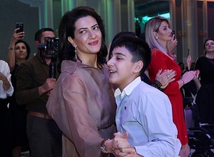 Анна Акопян присутствовала на ежегодном благотворительном ужине ОО “Армянские матери”