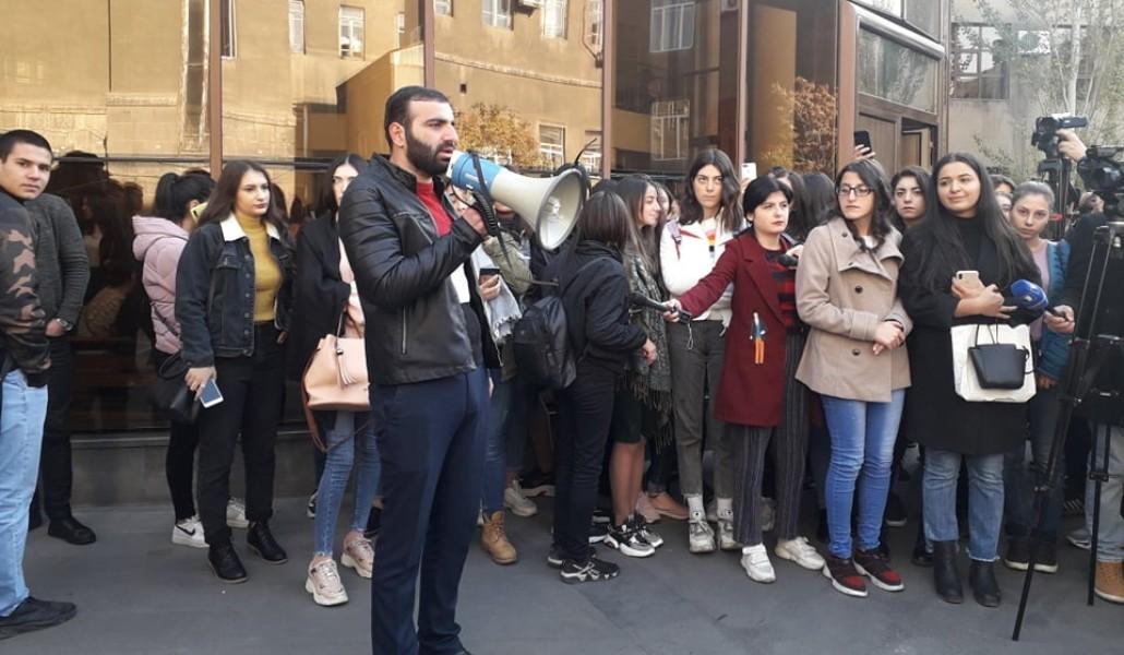 74586040_406694323616099_8503670173859840_n