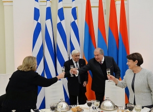 Տրվել է պաշտոնական ընթրիք ի պատիվ Հունաստանի նախագահ Պրոկոպիոս Պավլոպուլոսի և նրա տիկնոջ