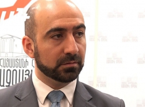 Պատմածով լսել եմ, բայց վստահ չեմ՝ չարաշահո՞ւմ է, թե՞ ոչ․ Նարեկ Բաբայանը՝ Ավինյանի խորհրդականի կոռումպացվածության մասին
