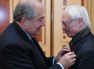 President hands over 1st degree Order for “Services to the Motherland” to composer Mansuryan