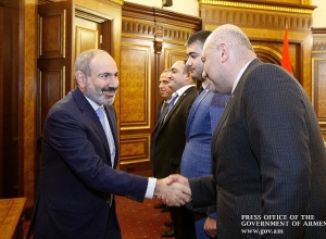 Nikol Pashinyan receives MPs of Homeland faction of Parliament of Artsakh