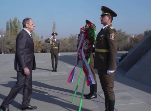 ՌԴ ԱԳ նախարարը հարգանքի տուրք մատուցեց Հայոց ցեղասպանության զոհերի հիշատակին