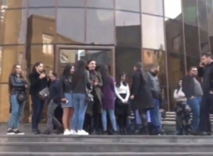 Студенты и молодежь АРФ на вышли на информационное шествие на улицах Еревана.