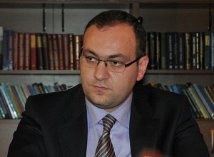 «Пойду домой, отдохну, потом поговорим»: Арсен Бабаян вышел из УИУ «Вардашен»