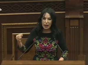 Հանկարծ չմտածեք, որ մեր հիշողությունը ձեր հիշողությունից փոքր է. Նաիրա Զոհրաբյանը՝ Ալեն Սիմոնյանին