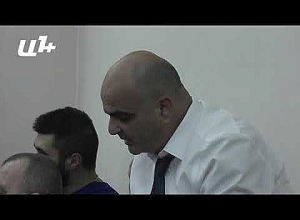 «Փա՛ռք զորավարին, առողջությո՛ւն զորավարին»․ Մանվել Գրիգորյանը ներկա եղավ իր և իր կնոջ գործով նիստին