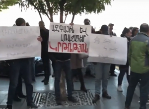 Արայիկ Հարությունյանի հրաժարականի պահանջով ակցիա կառավարության մոտ. Ուղիղ