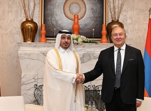 Президент Армен Саркисян в Дохе встретился с премьер-министром Катара