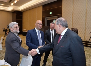 Հանրապետության նախագահ Արմեն Սարգսյանը հանդիպել է Կատարի հայ համայնքի ներկայացուցիչներին