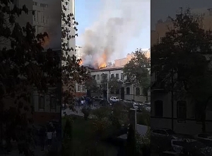 Այրվում է Դոլմամա ռեստորանը.