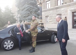 Նիկոլ Փաշինյանը հանդիպում է ունեցել Բակո Սահակյանի հետ