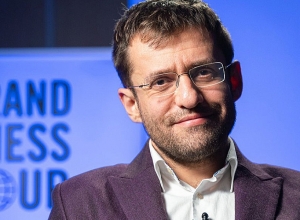 Grand Chess Tour: Левон Аронян сыграл вничью с Дином Лиженом